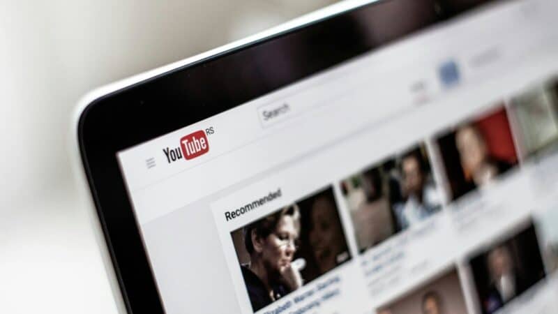 YouTube tests smarter livestream ads: Pauses during peak chat moments and adds ad-free thank-you perks