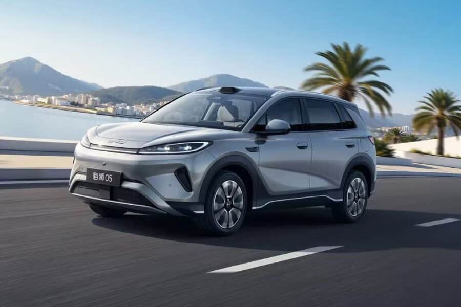 BYD Sealion 05 targets mainstream buyers with five-minute charging and a 2 105 km hybrid range claim
