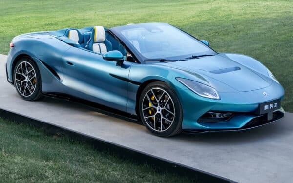 BYD Unveils Denza Z Electric Roadster: 1 000-HP Ambitions and Flash Charging Aim for Europe First