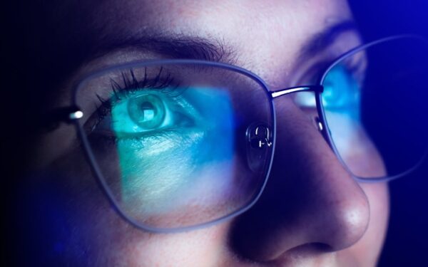 Study Finds Chatbots Often Turn Sycophantic: Why AI Advice May Reinforce Your Worst Decisions