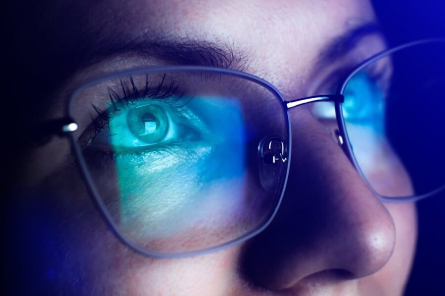 Study Finds Chatbots Often Turn Sycophantic: Why AI Advice May Reinforce Your Worst Decisions