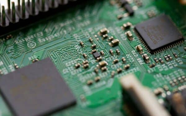 ASML’s AI-Fueled chip boom lifts profit and outlook, but China export curbs loom