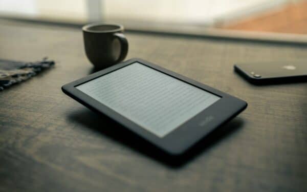 Boox Leaf5+ arrives as a Kindle Oasis-style alternative, adding stylus support and Android flexibility