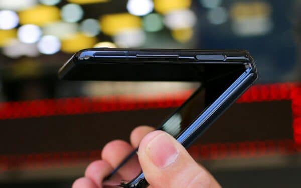 Foldable iPhone dummy sparks new questions: 5.5 mm unfolded, Touch ID tipped, and a huge camera bump